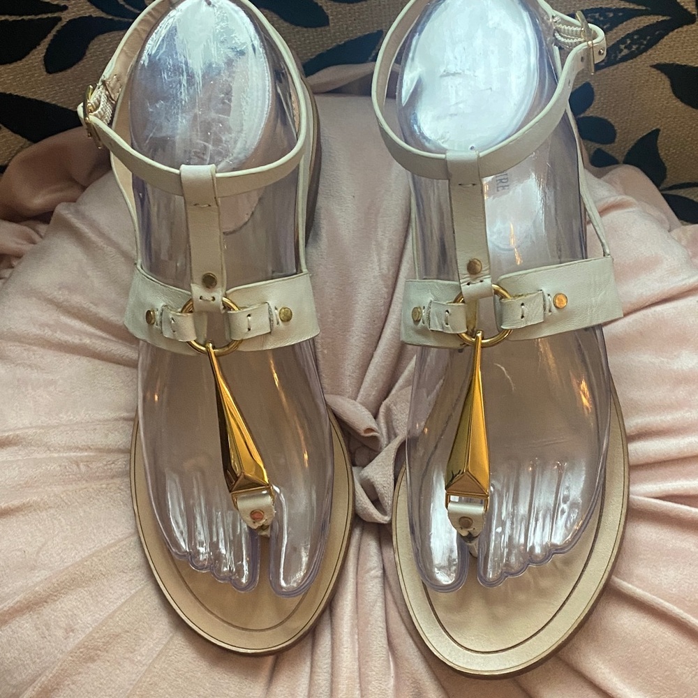 🎀 Pour La Victoire Sandals with Gold Detail 7.5 Gorgeous condition used once.